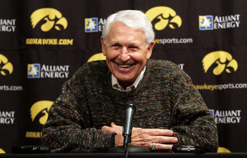 Former Iowa men's basketball coach Lute Olson dies at 85