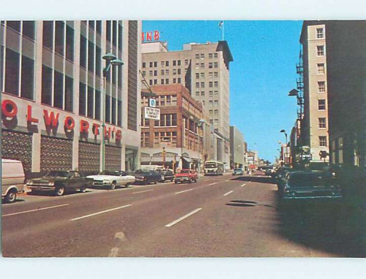 Time Machine: Cedar Rapids had largest Woolworth’s in Iowa before its closing in 1986 