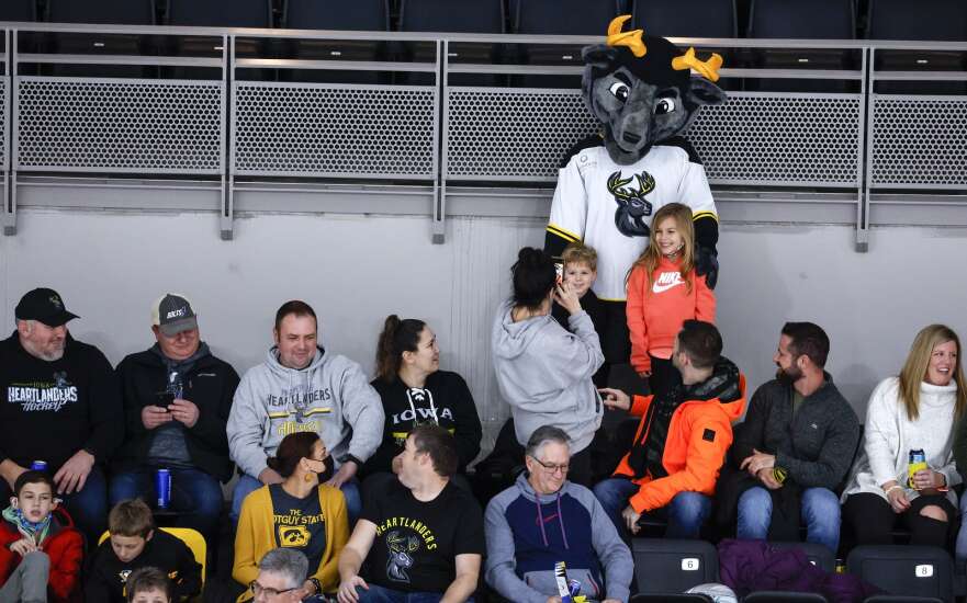Photos: ECHL Hockey KC Mavericks at Iowa Heartlanders