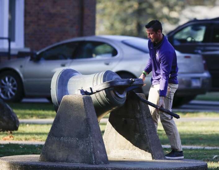 Distressed Iowa Wesleyan vows to stay open