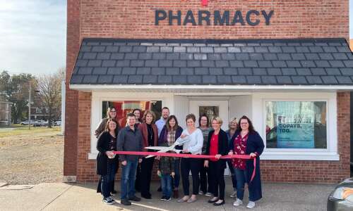 Winfield Hy-Vee Pharmacy holds ribbon-cutting