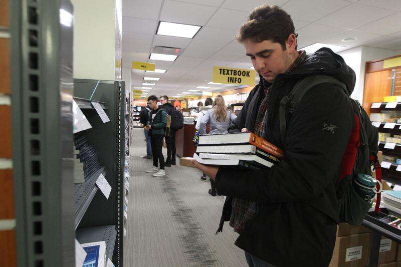 Auditors: University of Iowa needs more checks on new private bookstore operator