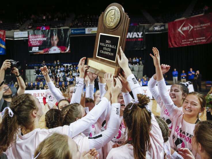 Western Dubuque sweeps its way to 4A state volleyball championship
