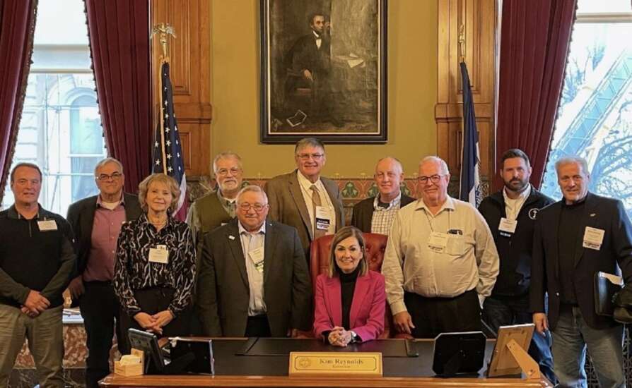 ISAC members meet with governor