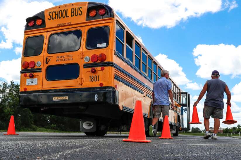 Teamsters give Cedar Rapids schools an ‘F’ on treatment of bus drivers