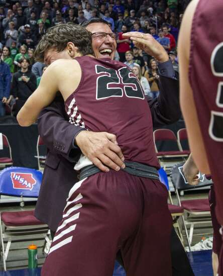 Hugging it out: North Linn wins the Class 1A boys’ state basketball championship