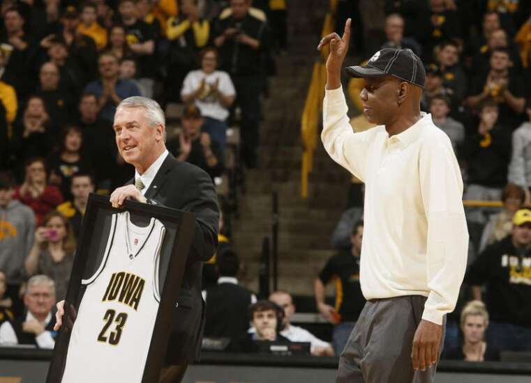 Fan makes case for renovation, better banner display in Carver-Hawkeye Arena