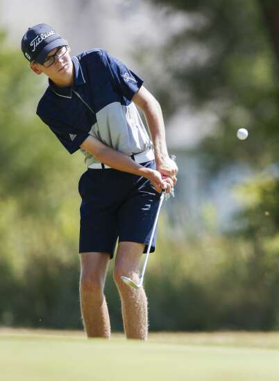 Western Dubuque overcomes slow start with strong finish to earn Class 4A state golf berth