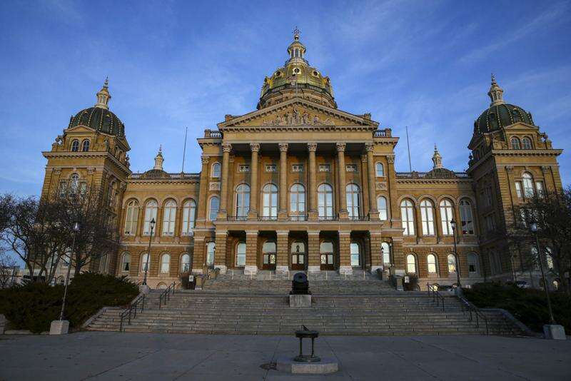 Iowa lawmakers pass 24-hour abortion waiting period
