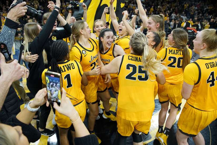 50 Iowa moments since Title IX: Iowa women’s basketball experiences 2 Big Ten titles, 3 sellouts in 22 days