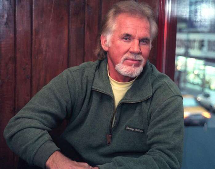 Remembering the time Kenny Rogers threw Cedar Rapids into a tizzy
