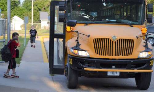 Iowa schools face bus mask ultimatum