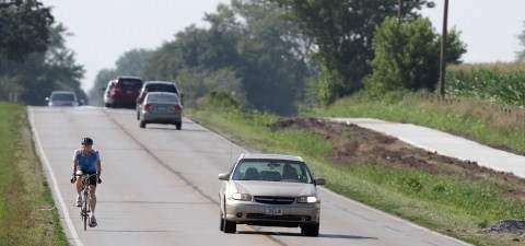 Drivers, bicyclists have uneasy relationship in East Iowa