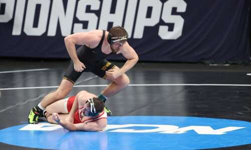 NCAA wrestling: Iowa takes care of business on Day 1,…