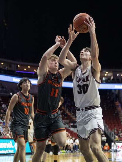 Photos: North Linn sails to boys’ state basketball semifinals after defeating Madrid 