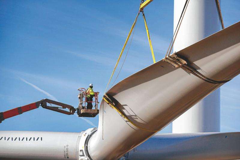 ‘Green’ Iowa wind energy sending many giant blades to landfills