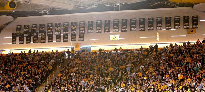 Fan makes case for renovation, better banner display in Carver-Hawkeye Arena