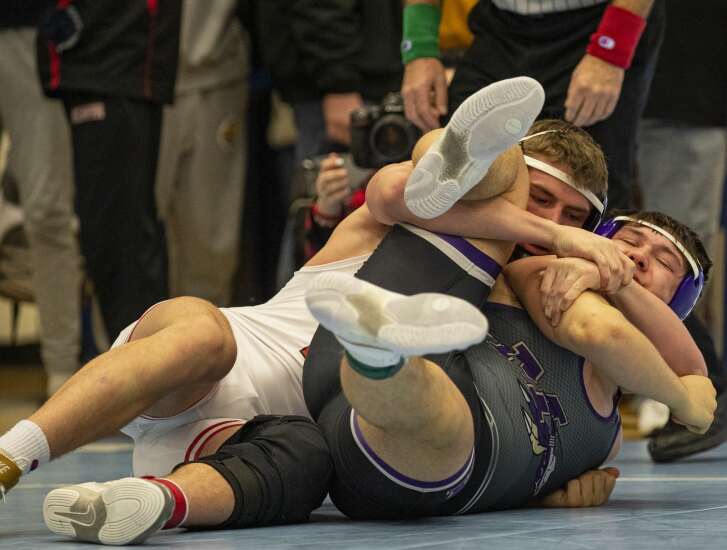 National level-loss fuels Iowa City High’s Ben Kueter in 3A state wrestling tournament