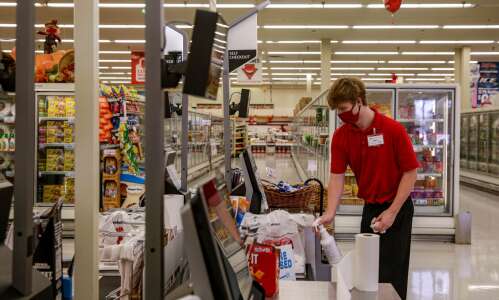Hy-Vee to close its Collins Road grocery store