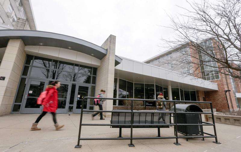 Thousands stay in residence halls as University of Iowa shifts online