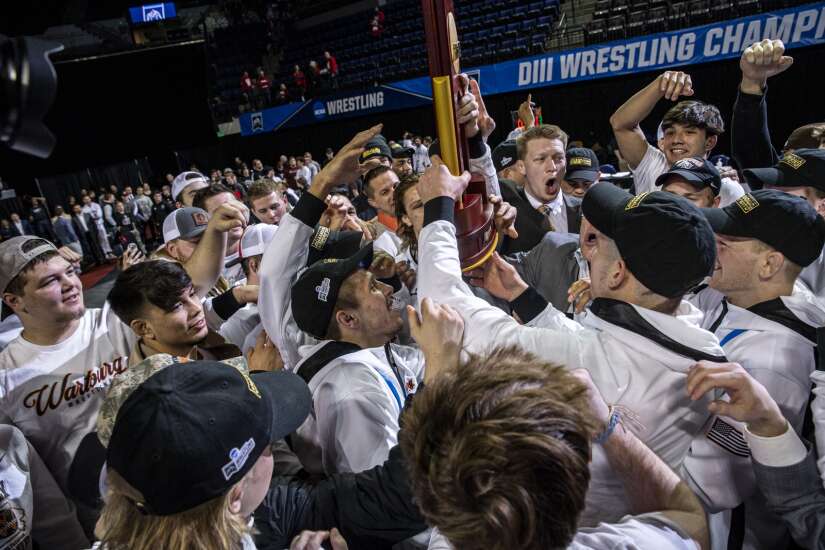 Wartburg holds on for 15th NCAA Division III wrestling team title