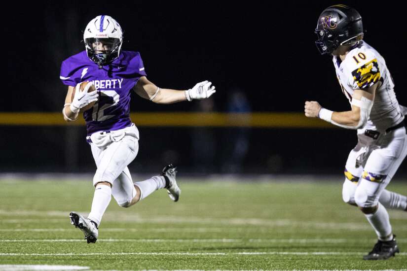 Iowa City Liberty holds off Webster City for 1st football playoff win