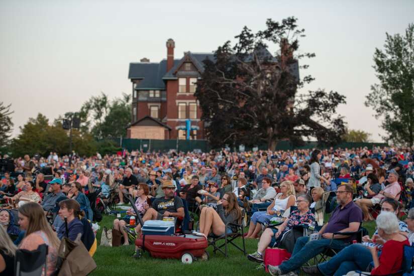 REVIEW: Orchestra Iowa’s season opener thrills crowds on historic Cedar Rapids estate