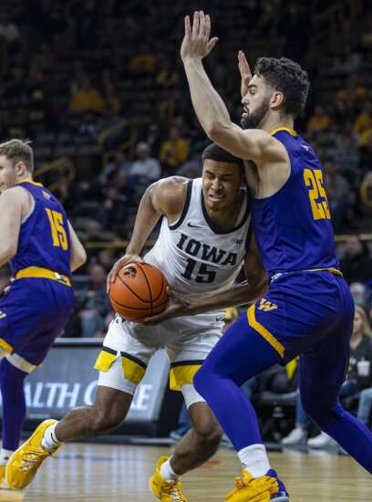 Iowa men’s basketball smacks Western Illinois, returns to Big Ten play