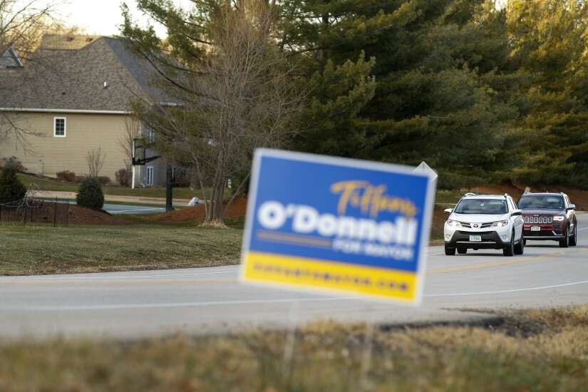 Cedar Rapids treads carefully on yard sign rules to protect free speech rights