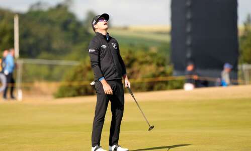 Changing winds frustrate Zach Johnson at British Open