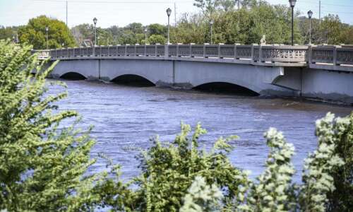 Officials hope local contractors get piece of Cedar Rapids flood…