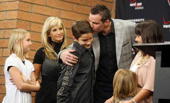 With retirement, Kurt Warner returns to family, helping others