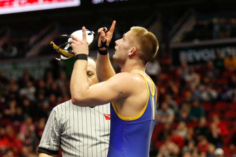 MFL MarMac’s Gabe McGeough displays guts, tribute in state wrestling semifinal victory
