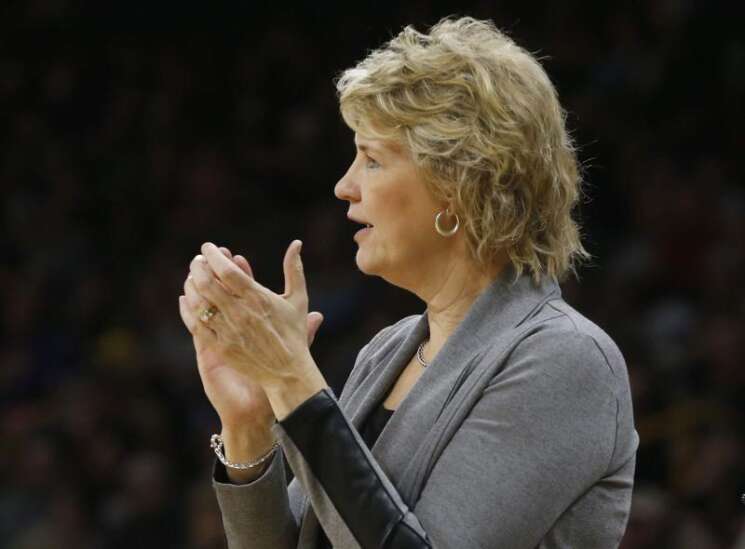 Central Michigan transfer Molly Davis picks Iowa women’s basketball