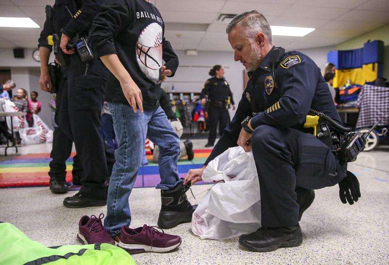 For 250 elementary students, gifts of warmth from Cedar Rapids police officers and high schoolers