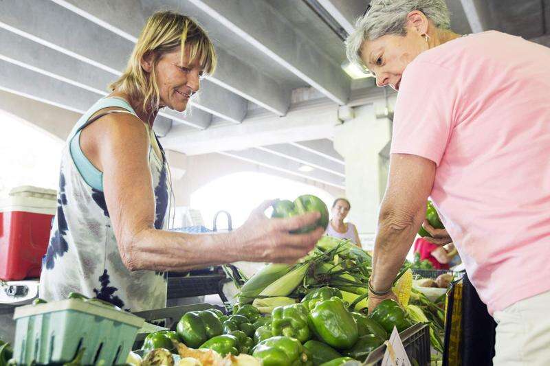 At Iowa City farmers market, a case of questionable cauliflower