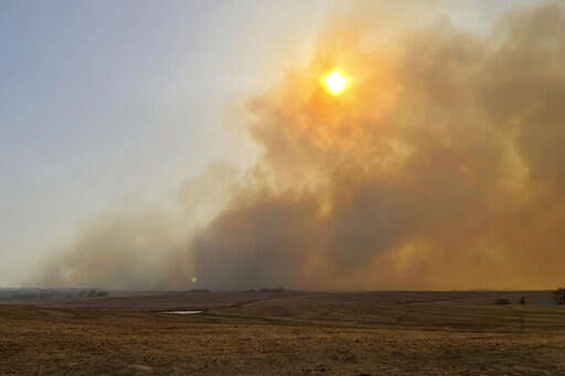 Fires in Nebraska, Iowa spur evacuations, destroy homes