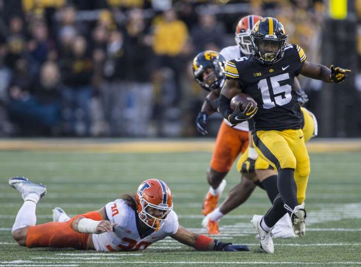 Hlas: Hawkeyes’ imperfect perfect November continues
