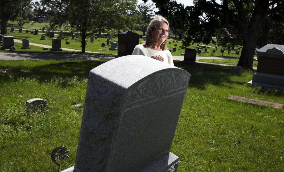 Czech Cemetery copes with upkeep issues 