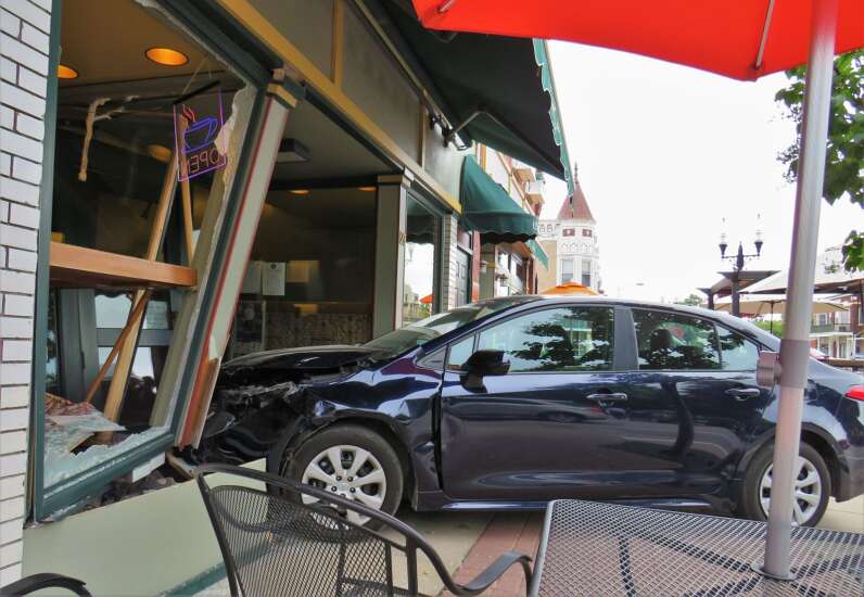 BREAKING: Car hits coffee shop in Washington