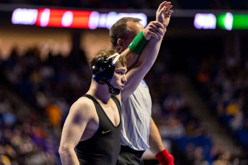 Iowa finishes opening day of NCAA Wrestling Championships in second place with 5 quarterfinalists