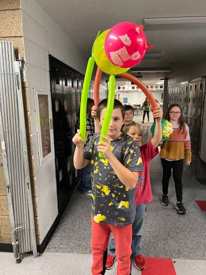 Pekin fifth and sixth graders create their own balloon floats