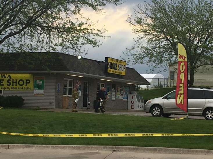 2 die in gunfire outside Iowa Smoke Shop in Cedar Rapids
