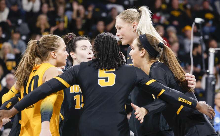 Can Iowa volleyball turn ‘winning points’ in practice into winning matches in Big Ten?