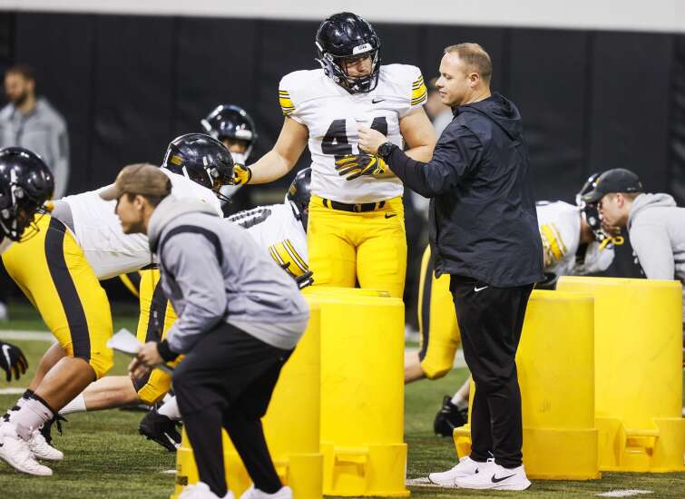 Iowa defensive line, linebackers enter spring practice with plenty of continuity