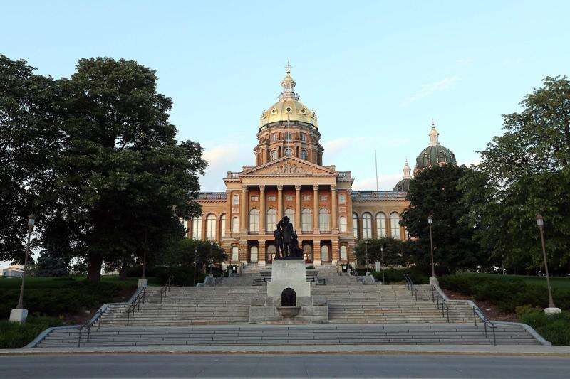 Nearly unanimous Iowa House endorses felon voting rights