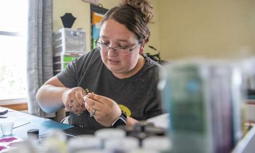 Cedar Rapids woman makes jewelry from breast milk