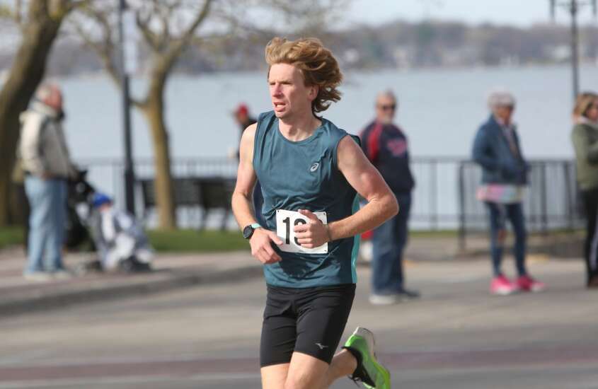 Runner putting Iowa’s poetry in motion