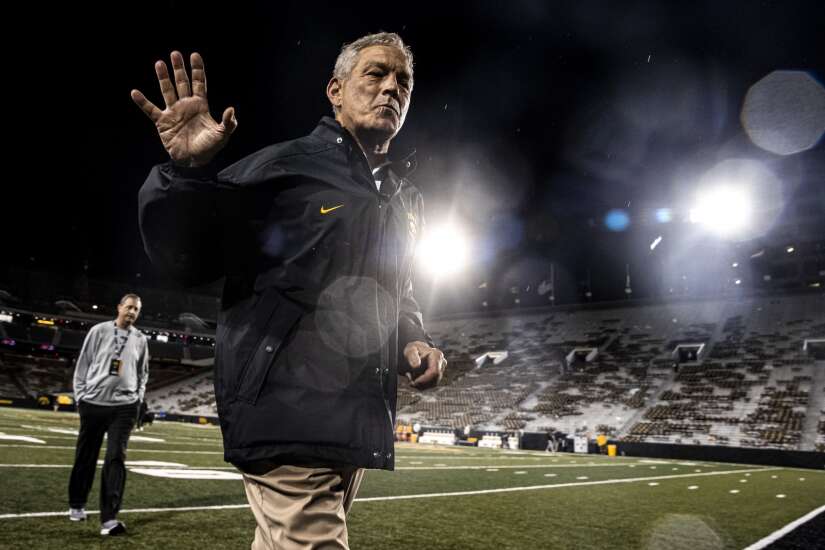 Opportunity looms in Big Ten West, but Iowa football needs to first beat rising Illinois team
