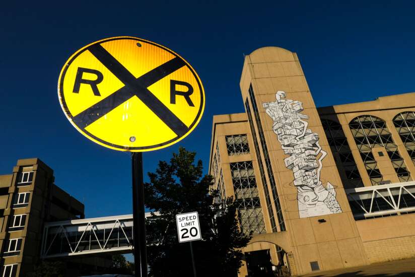 Pandemic and shortages delay railroad quiet zones in downtown Cedar Rapids